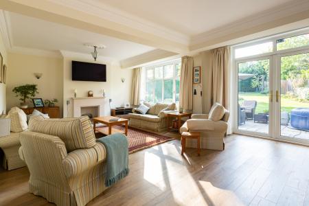 5 bedroom Detached house for sale in Landra Gardens, Winchmore Hill, London, N21