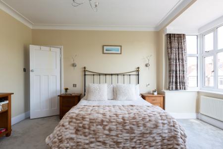 5 bedroom Detached house for sale in Landra Gardens, Winchmore Hill, London, N21