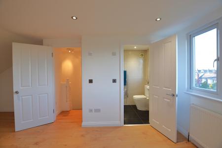 4 bedroom Terraced House for sale in Lyndhurst Road, London, N22