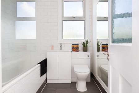 4 bedroom Terraced House for sale in Lyndhurst Road, London, N22