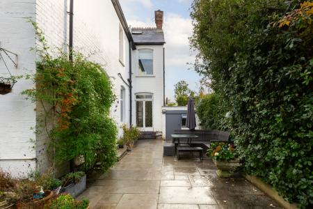 4 bedroom Semi-detached house for sale in Park Road, New Barnet, London, EN4