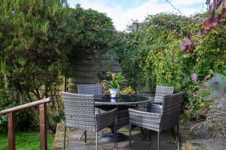 3 bedroom Semi-detached house for sale in Ridge Crest, Enfield, London, EN2