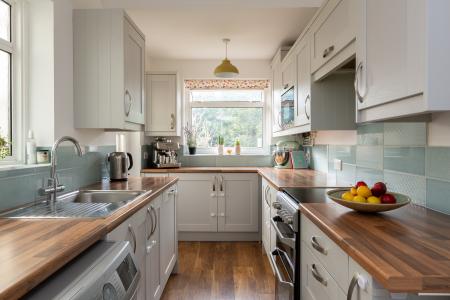 3 bedroom Semi-detached house for sale in Ridge Crest, Enfield, London, EN2