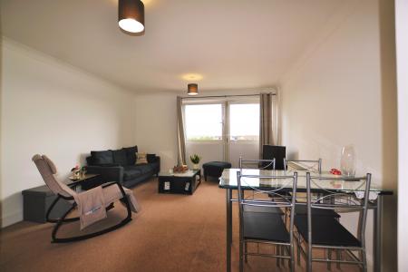 2 bedroom Flat for sale in The Broadway, Edmonton, London, N9