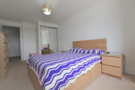 2 bedroom Flat for sale in The Broadway, Edmonton, London, N9