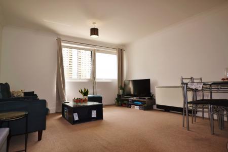 2 bedroom Flat for sale in The Broadway, Edmonton, London, N9