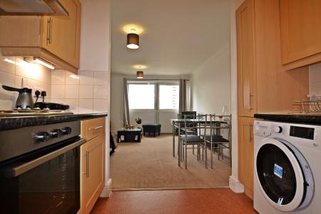 2 bedroom Flat for sale in The Broadway, Edmonton, London, N9