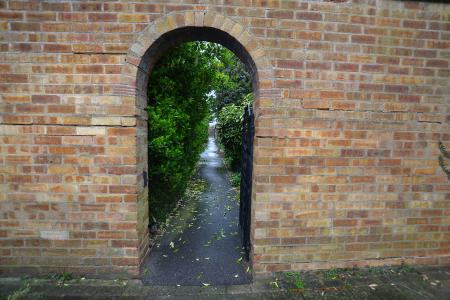 2 bedroom Flat for sale in Baker Street, Enfield, London, EN1