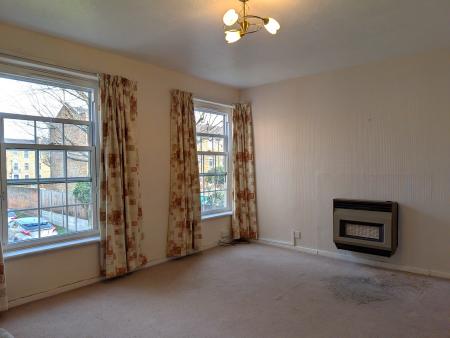 2 bedroom Flat for sale in Baker Street, Enfield, London, EN1