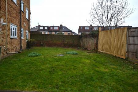 2 bedroom Flat for sale in Baker Street, Enfield, London, EN1