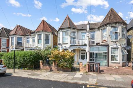 1 bedroom Flat for sale in Sylvan Avenue, London, N22