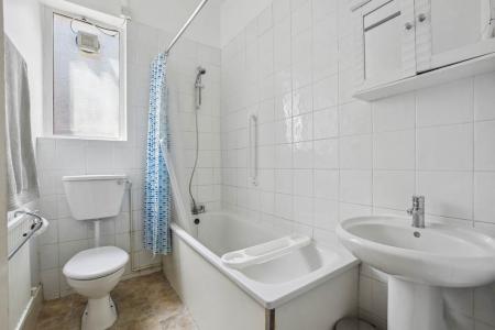 1 bedroom Flat for sale in Sylvan Avenue, London, N22