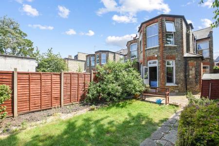 1 bedroom Flat for sale in Sylvan Avenue, London, N22