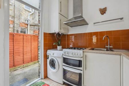 1 bedroom Flat for sale in Sylvan Avenue, London, N22