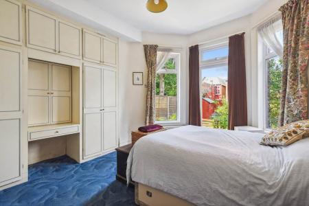 1 bedroom Flat for sale in Sylvan Avenue, London, N22