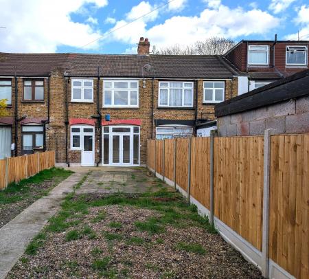 3 bedroom Terraced House to let in Sweet Briars Walk, Edmonton, London, N18