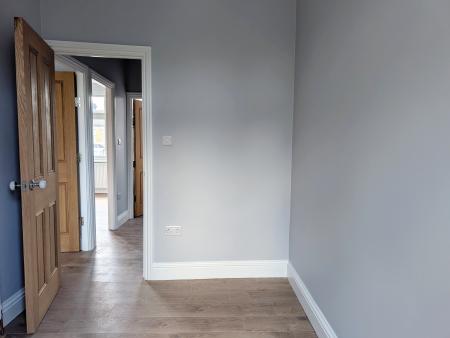 3 bedroom Terraced House to let in Sweet Briars Walk, Edmonton, London, N18