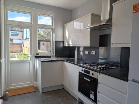 3 bedroom Terraced House to let in Sweet Briars Walk, Edmonton, London, N18