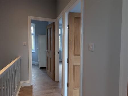 3 bedroom Terraced House to let in Sweet Briars Walk, Edmonton, London, N18