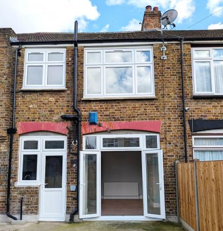 3 bedroom Terraced House to let in Sweet Briars Walk, Edmonton, London, N18
