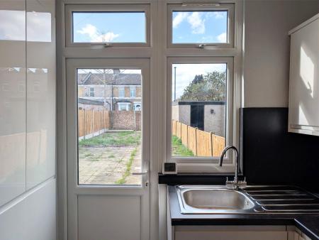3 bedroom Terraced House to let in Sweet Briars Walk, Edmonton, London, N18