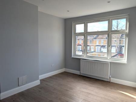 3 bedroom Terraced House to let in Sweet Briars Walk, Edmonton, London, N18