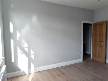 3 bedroom Terraced House to let in Sweet Briars Walk, Edmonton, London, N18