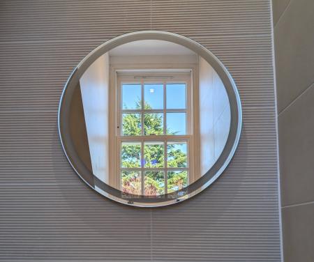 1 bedroom Flat to let in Oakwood Parade, Enfield, London, EN1