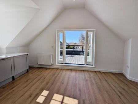1 bedroom Flat to let in Oakwood Parade, Enfield, London, EN1