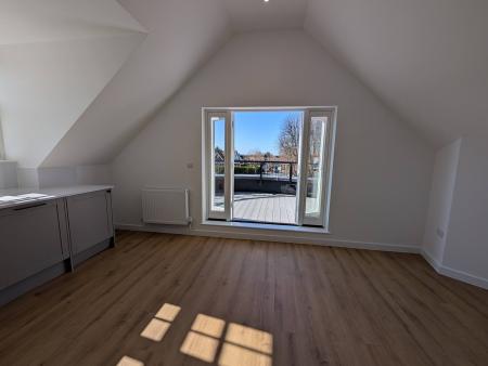 Oakwood Parade, Enfield, London, EN1