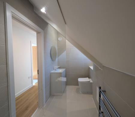 1 bedroom Flat to let in Oakwood Parade, Enfield, London, EN1