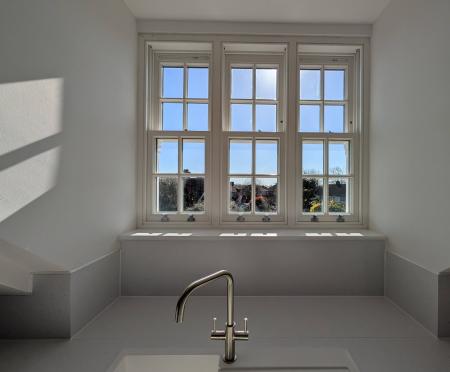 1 bedroom Flat to let in Oakwood Parade, Enfield, London, EN1