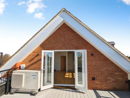 1 bedroom Flat to let in Oakwood Parade, Enfield, London, EN1