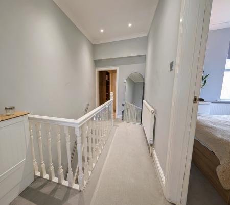 2 bedroom Maisonette to let in Belmont Road, Harrow, London, HA3