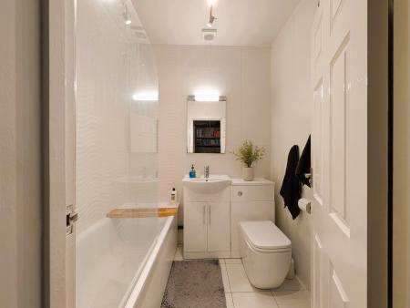 2 bedroom Maisonette to let in Belmont Road, Harrow, London, HA3