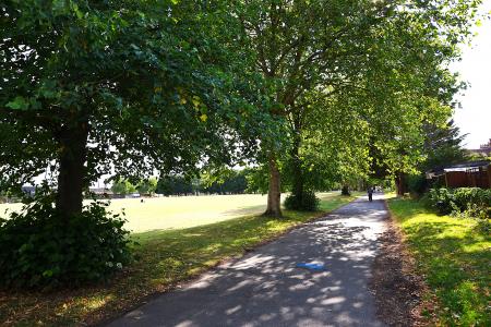 2 bedroom Maisonette to let in Belmont Road, Harrow, London, HA3