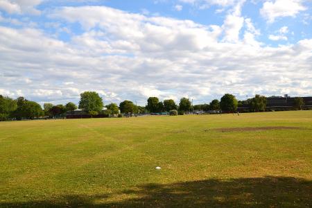2 bedroom Maisonette to let in Belmont Road, Harrow, London, HA3