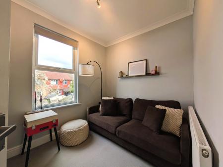 2 bedroom Maisonette to let in Belmont Road, Harrow, London, HA3
