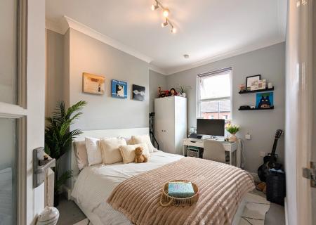 2 bedroom Maisonette to let in Belmont Road, Harrow, London, HA3