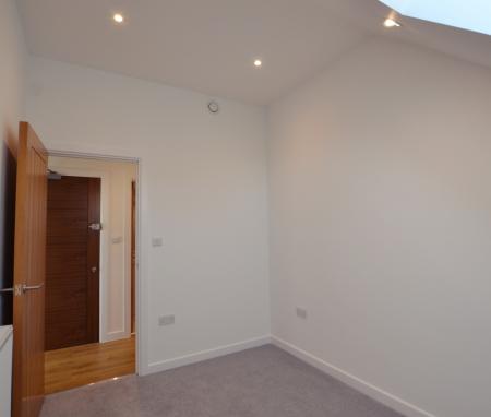 2 bedroom Flat to let in Oakwood Parade, Enfield, London, EN1