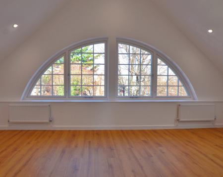 2 bedroom Flat to let in Oakwood Parade, Enfield, London, EN1