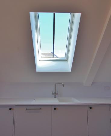 2 bedroom Flat to let in Oakwood Parade, Enfield, London, EN1