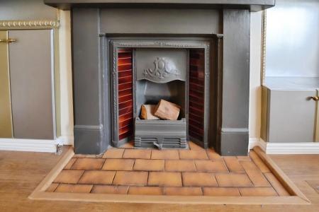 1 bedroom Flat to let in Clarence Road, Bowes Park, London, N22