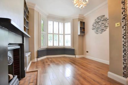 1 bedroom Flat to let in Clarence Road, Bowes Park, London, N22