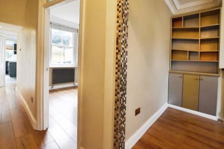 1 bedroom Flat to let in Clarence Road, Bowes Park, London, N22
