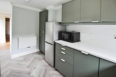 1 bedroom Flat to let in Clarence Road, Bowes Park, London, N22