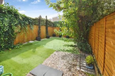 1 bedroom Flat to let in Clarence Road, Bowes Park, London, N22