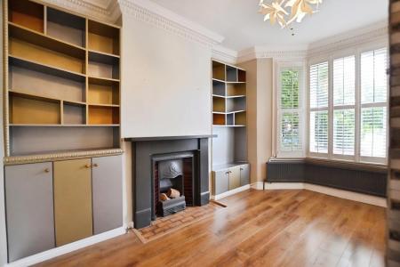 1 bedroom Flat to let in Clarence Road, Bowes Park, London, N22