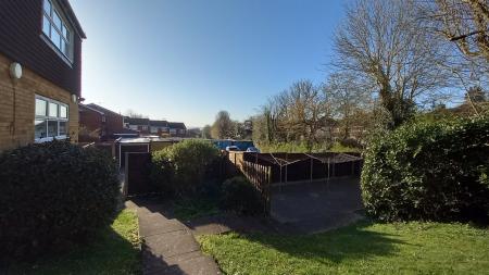 1 bedroom Flat to let in Smarts Green, Waltham Cross, London, EN7