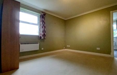 1 bedroom Flat to let in Smarts Green, Waltham Cross, London, EN7
